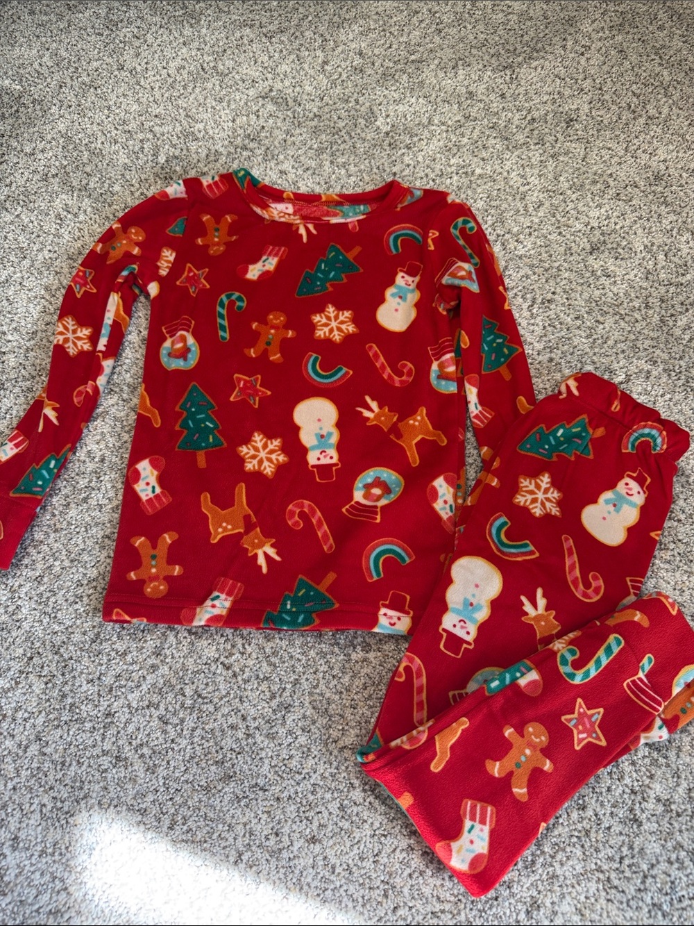Cat & Jack Red Holiday Pajama Set with Festive Prints - 5T